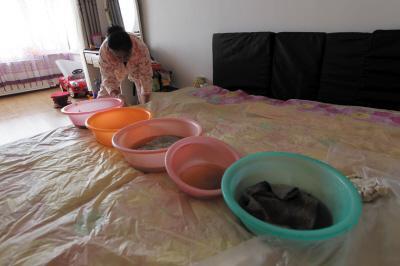 桦川楼上漏水，住户失联，小区没物管，业主维权难！律师来支招……